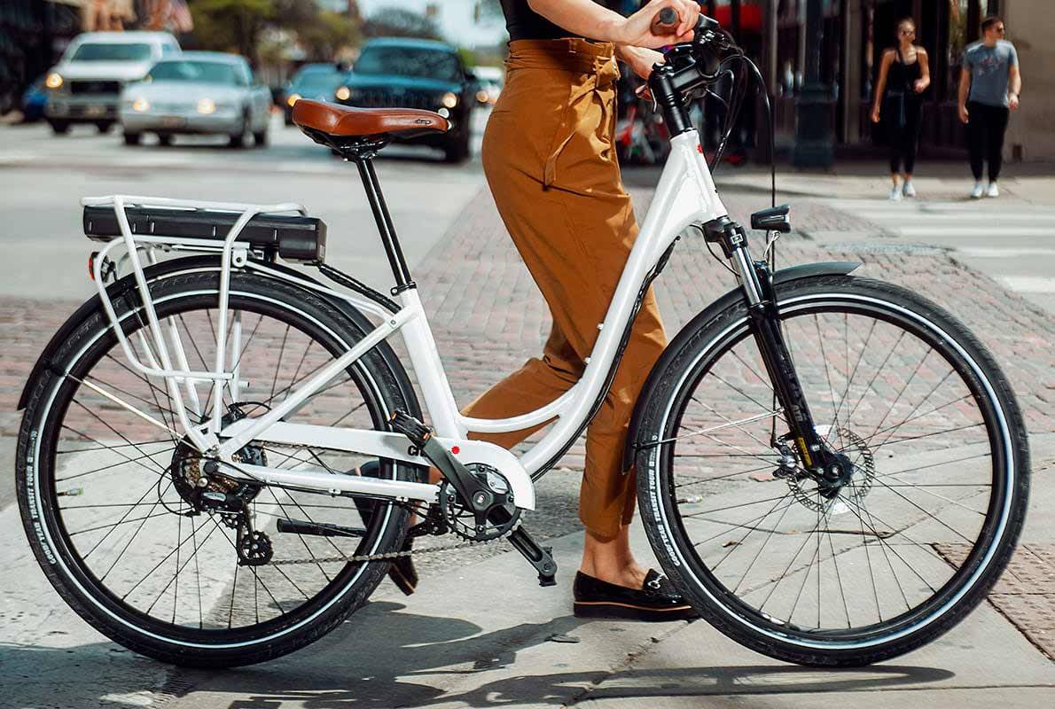 Charge comfortable commuter bike
