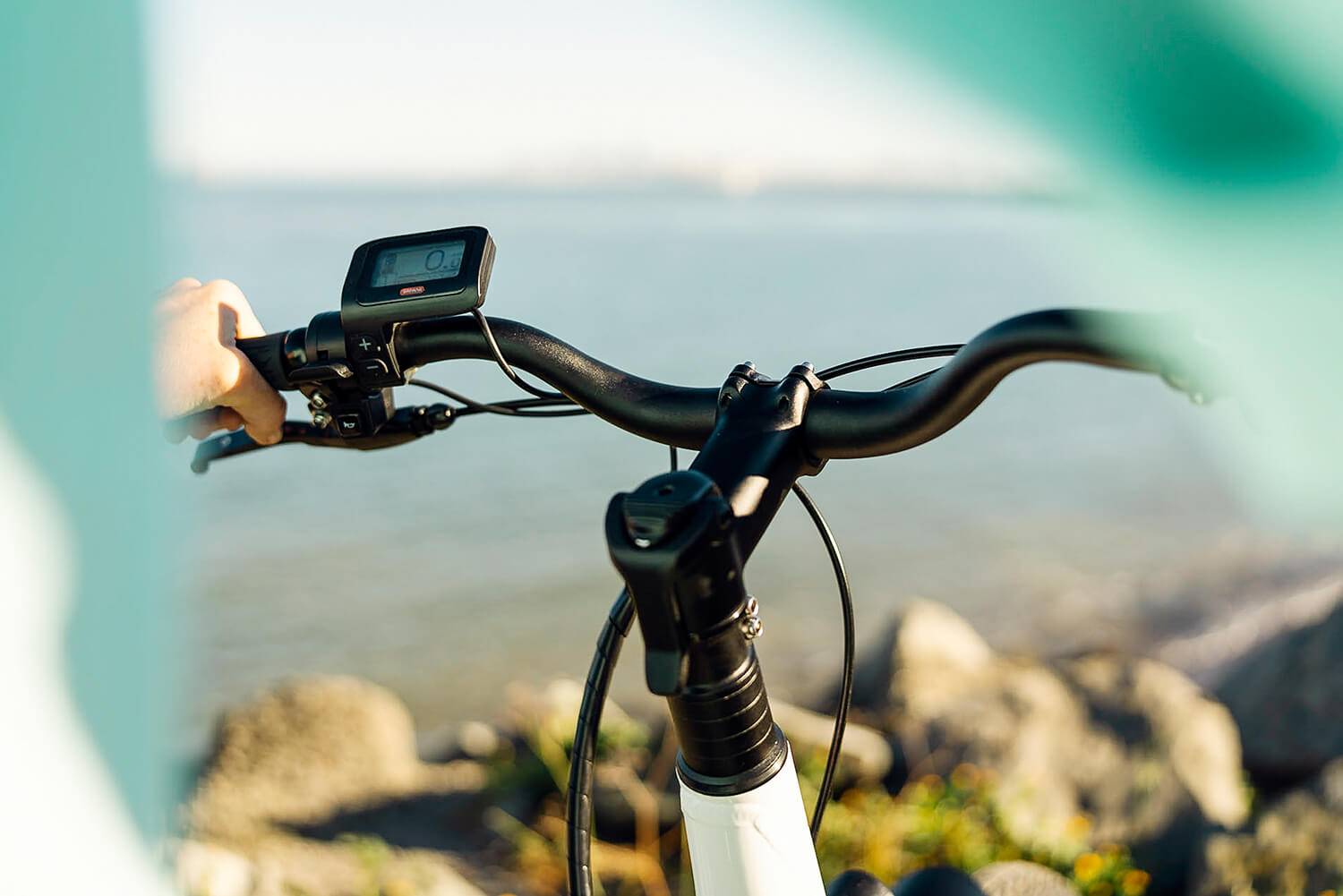 Electric bike with a throttle