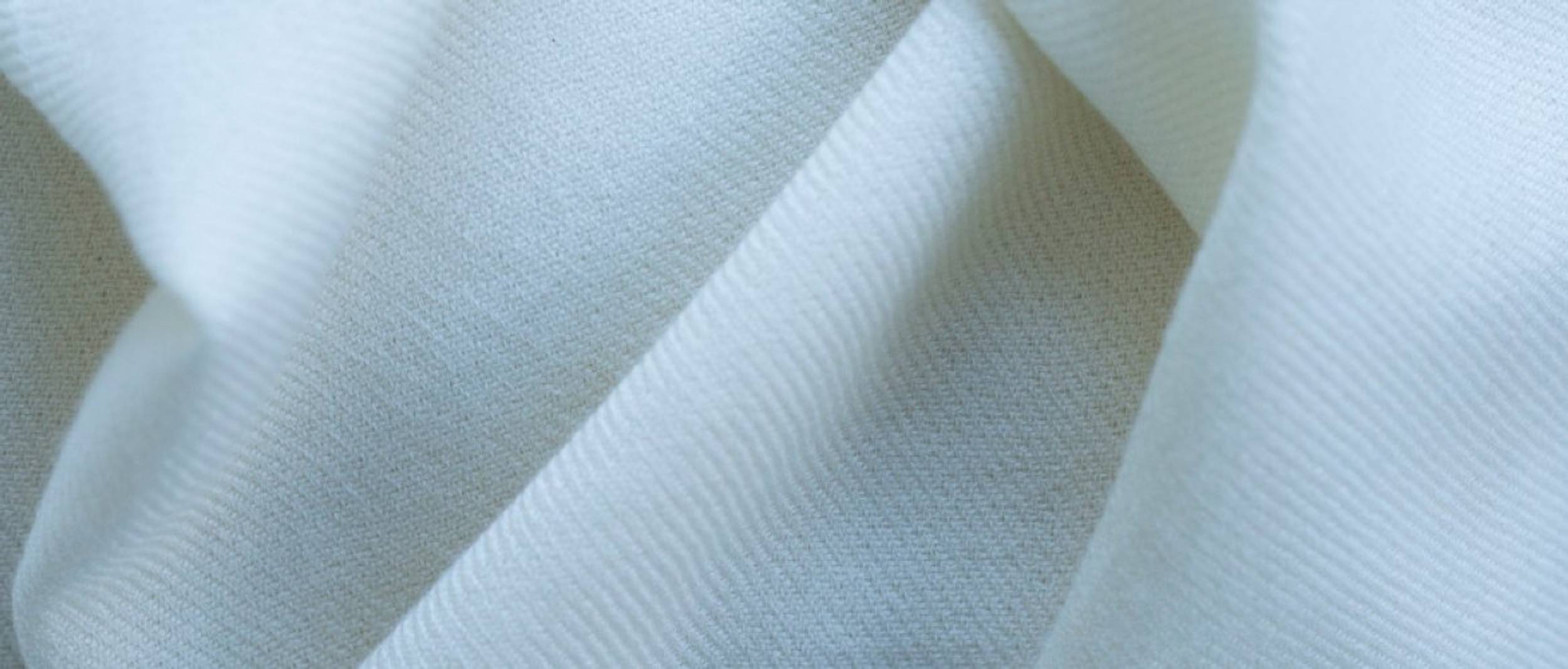 The Differences Between 100% Cashmere and Cashmere-Blend Fabrics