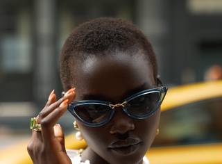 Oscar de la renta cat online eye sunglasses