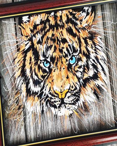 Draw a Tiger on Glass Using Chalk Markers