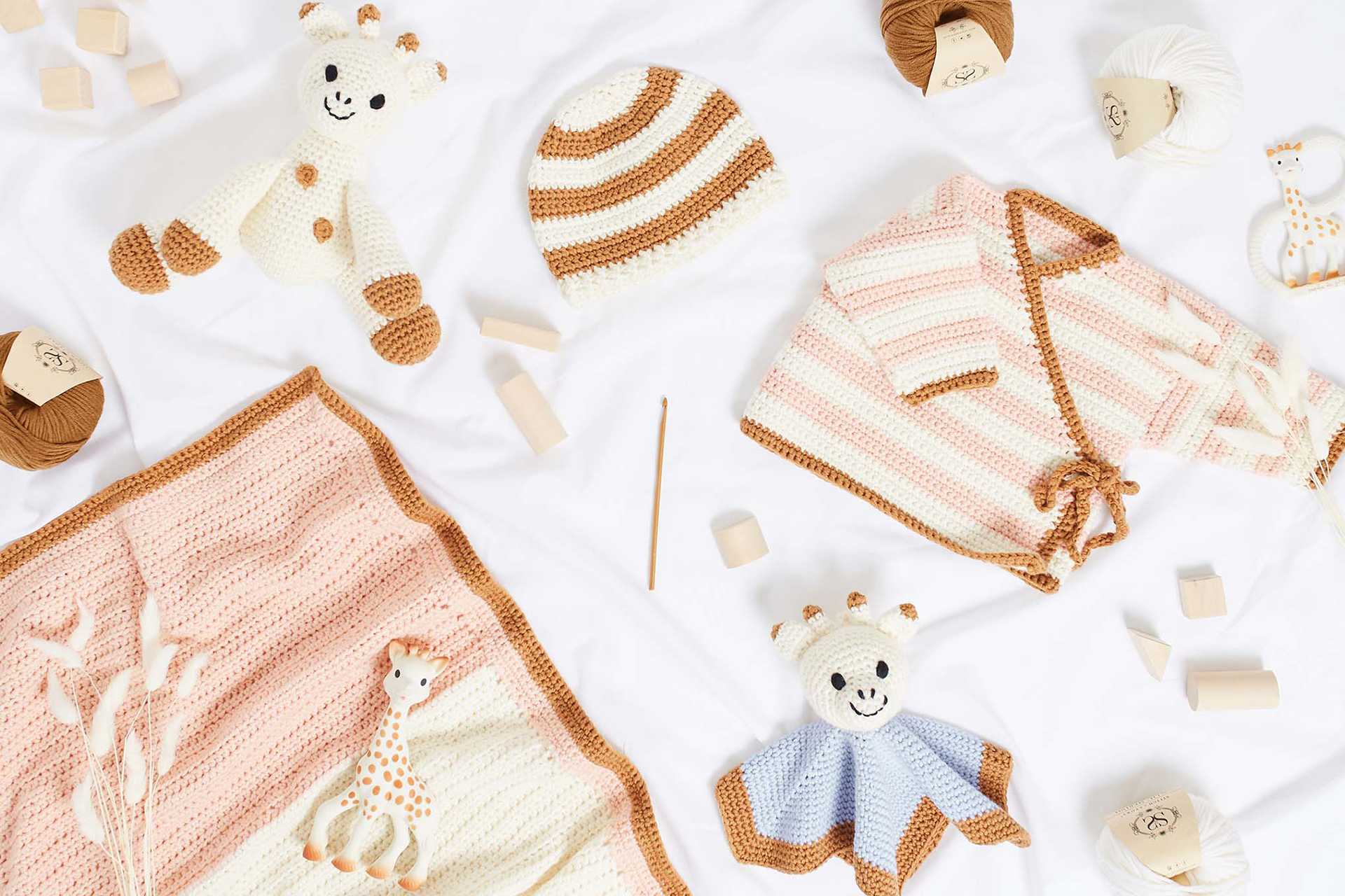 Stitch & Story Sophie La Giraffe Mini Mittens and Booties Knitting Kit Set Natural White 0-12 Months 