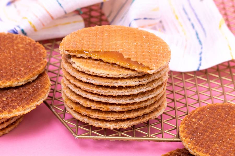 HOW TO EAT A STROOPWAFEL: THE 5 MOST DELICIOUS WAYS