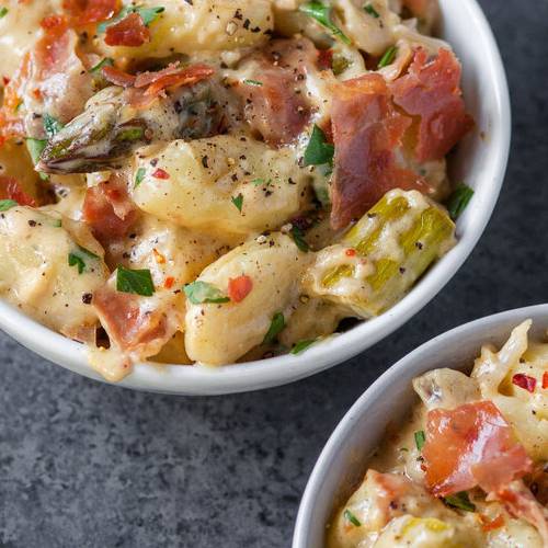 Cauliflower alfredo gnocchi with asparagus & prosciutto made with Sonoma Gourmet's cauliflower alfredo sauce and basil parmesan olive oil