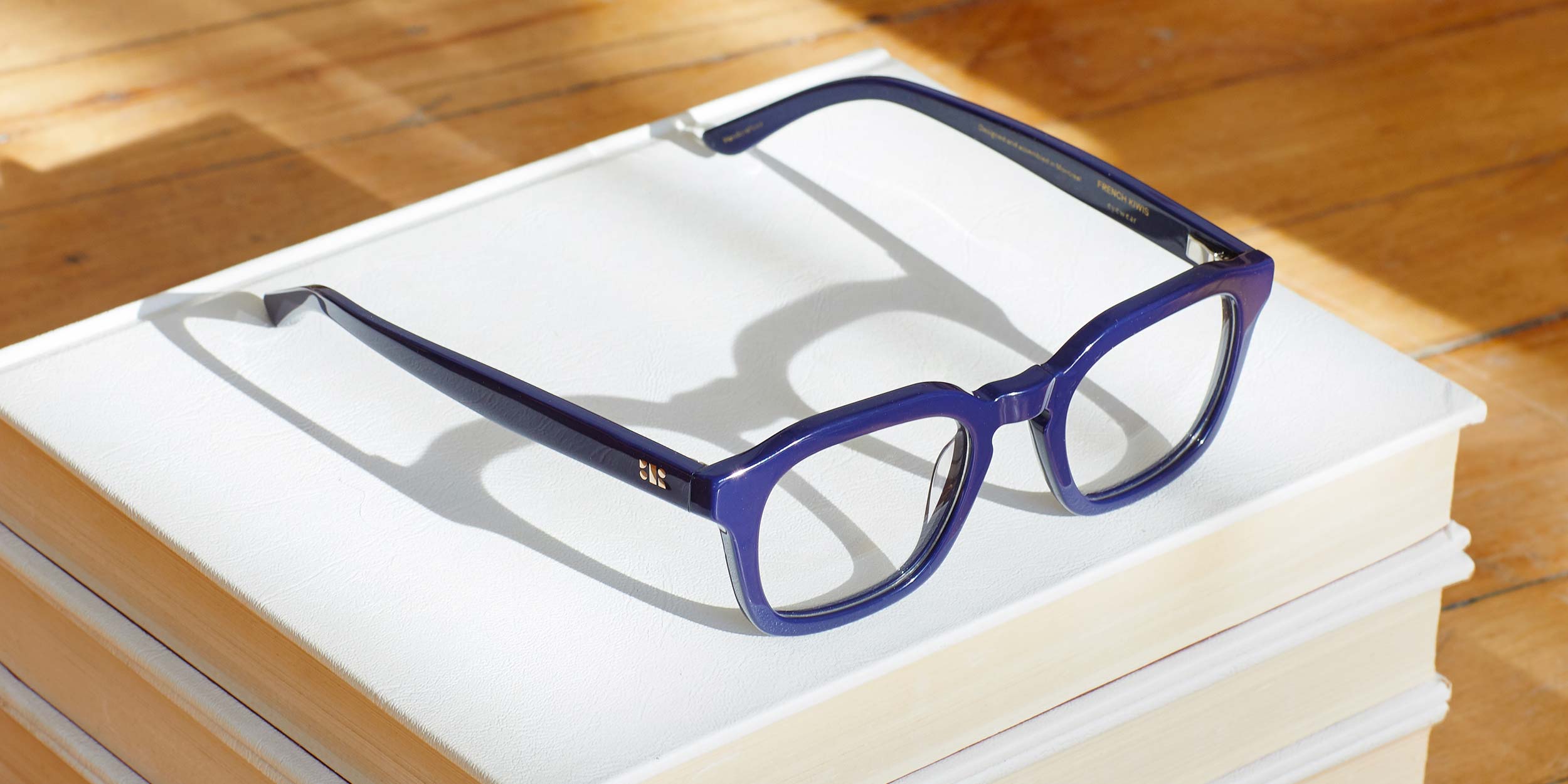 Photo Details of Oscar Black Reading Glasses in a room
