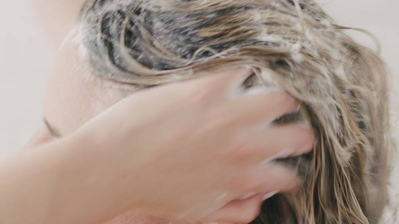 Olaplex před a po tmavé vlasy